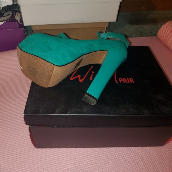 Heels - Picture 3 of 6